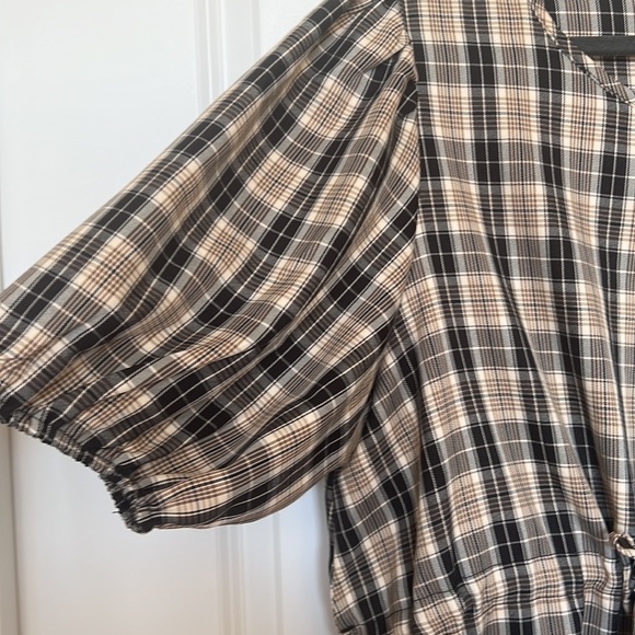 Beautiful Plaid / Check Print Balloon Sleeve Smocked Tie Front Boohoo Dress - Picture 4 of 8